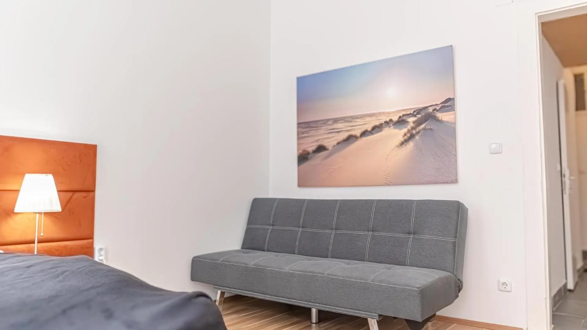 Beautiful 1Br Apt With A Great Location Vienna Apartment